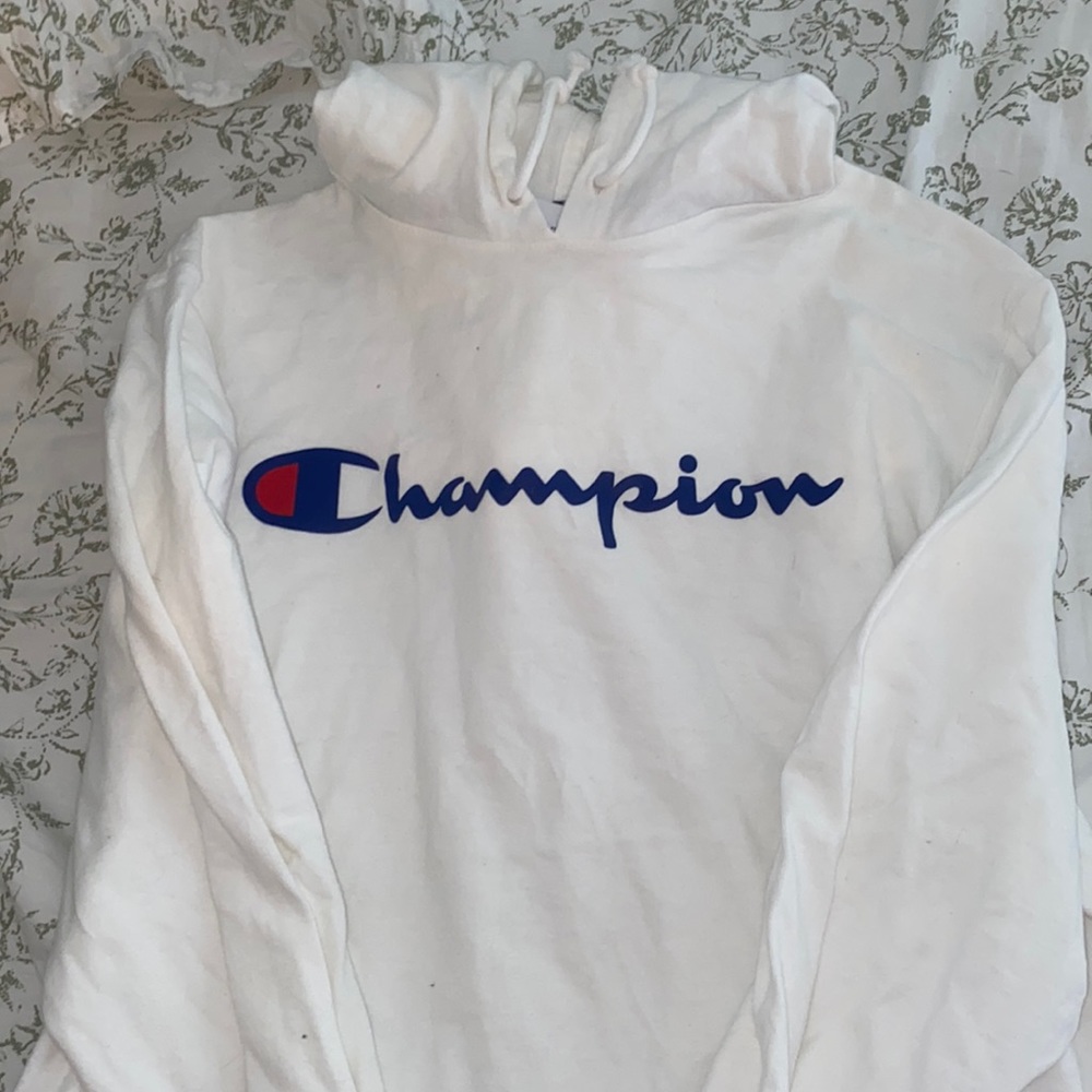 Men’s lightweight white Champion hoodie.